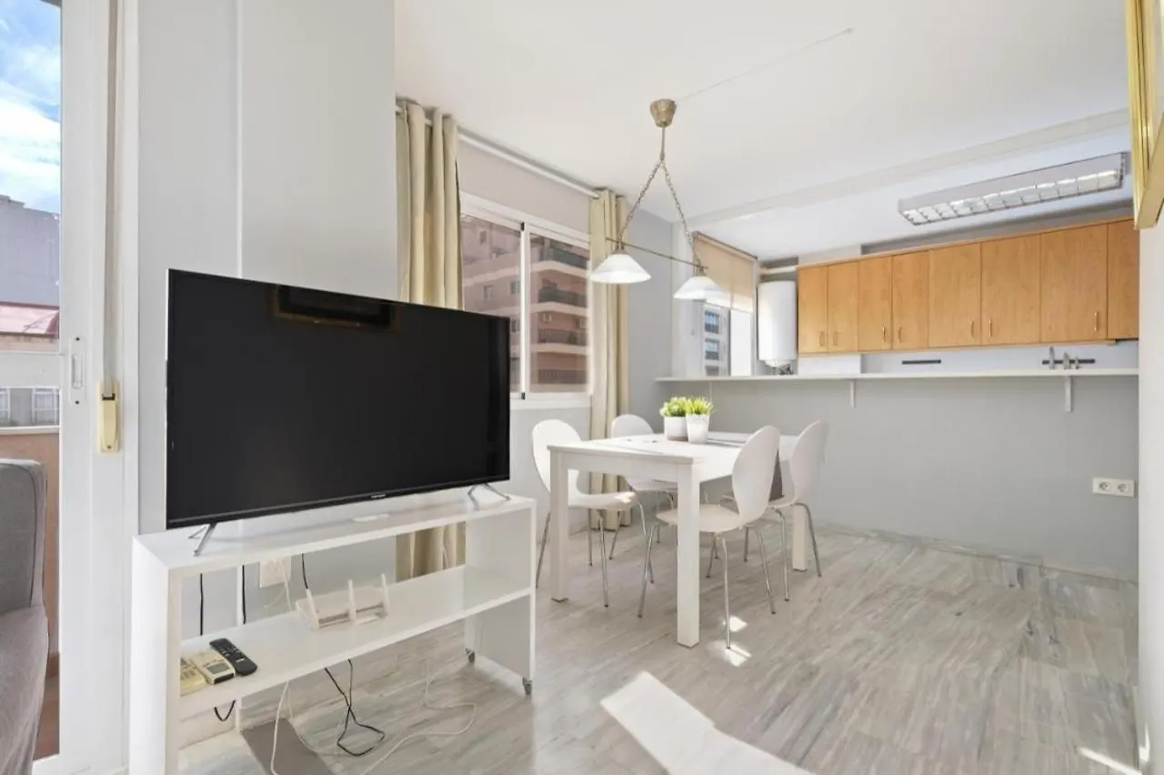 Apartamento En Calle Cuarteles De Dos Habitaciones Malaga