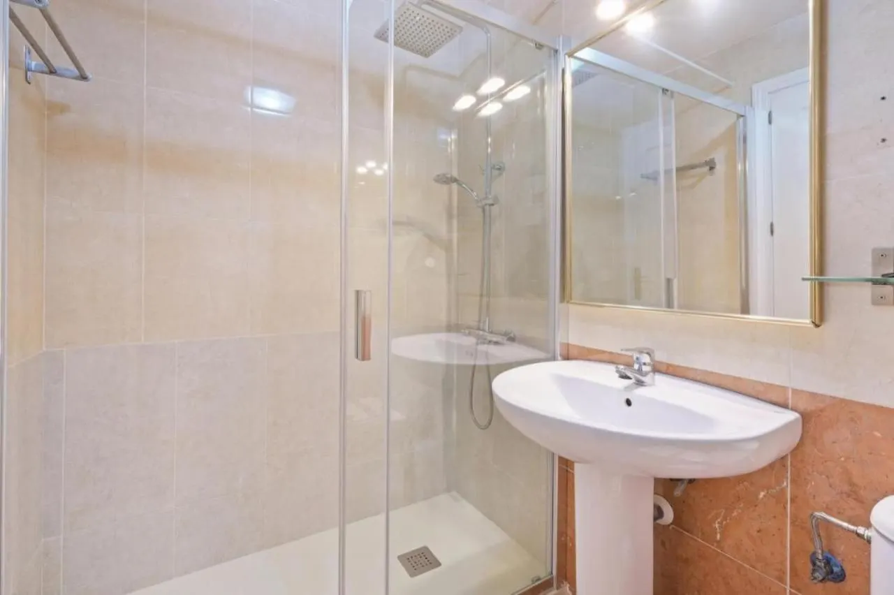 Apartamento En Calle Cuarteles De Dos Habitaciones Malaga Apartment